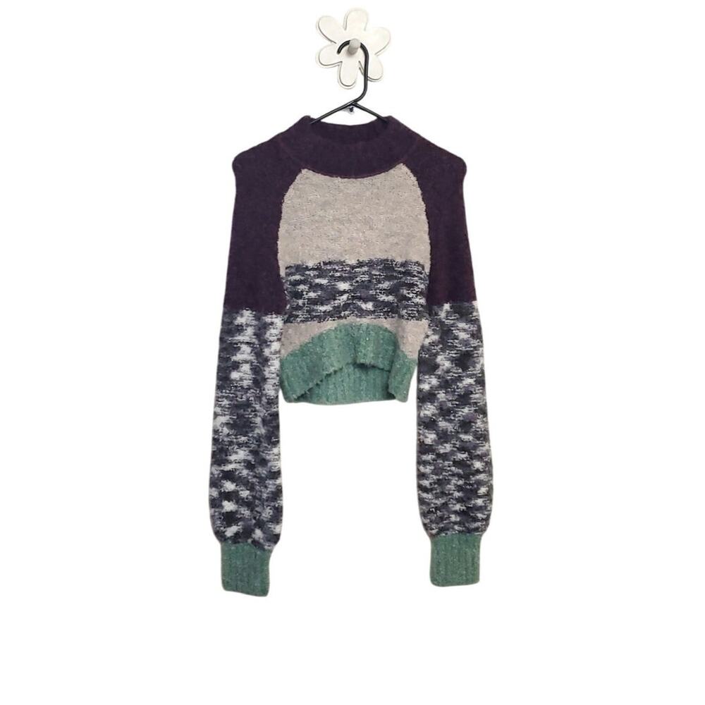 URBAN OUTFITTERS Crop Slouchy Cozy Chunky Knit Long Sleeves Sweater
